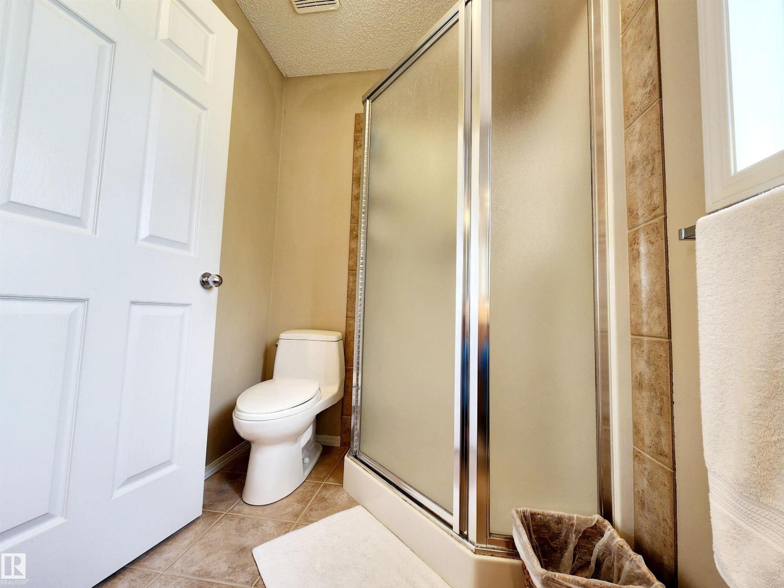 Photo 19 of 20 211 Blackburn E Sw, Edmonton AB