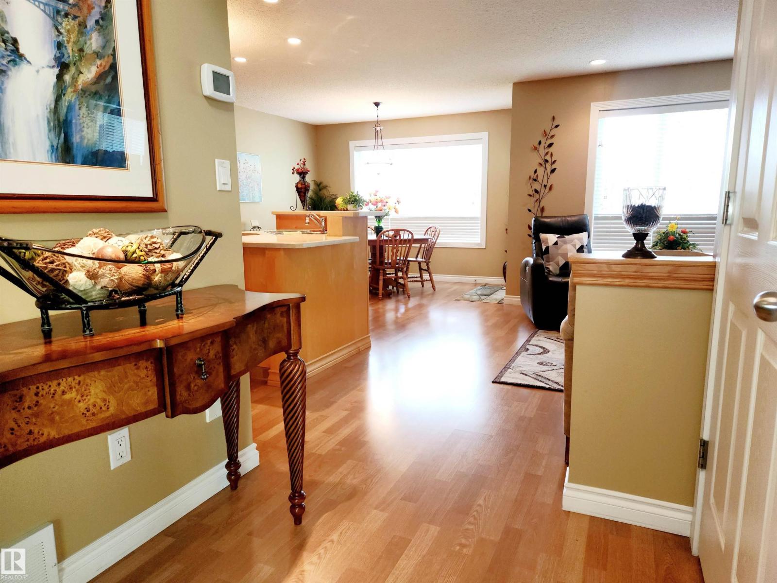 Photo 4 of 20 211 Blackburn E Sw, Edmonton AB