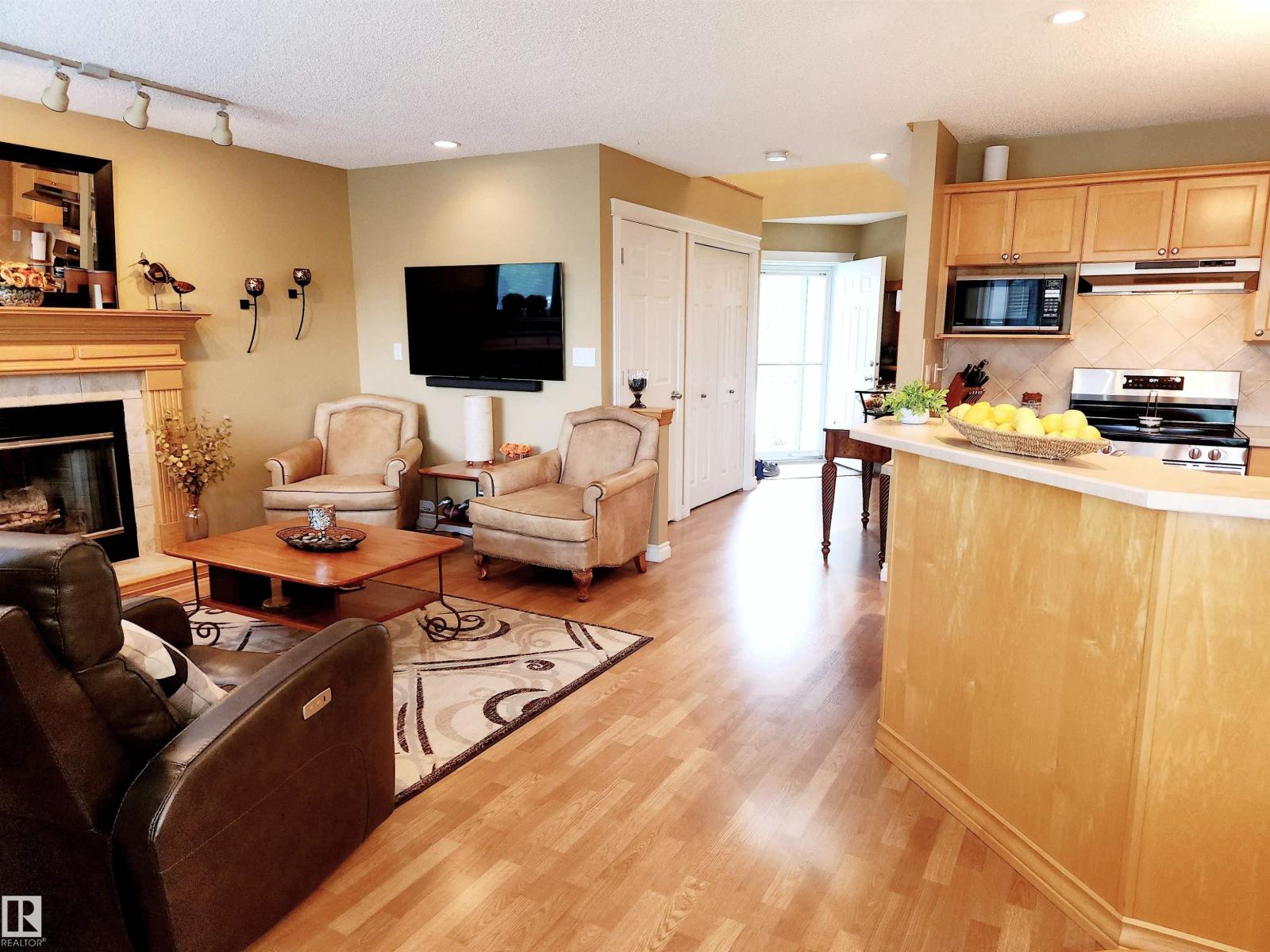 Photo 11 of 20 211 Blackburn E Sw, Edmonton AB