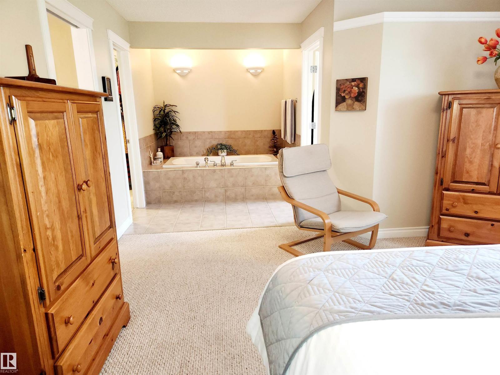 Photo 17 of 20 211 Blackburn E Sw, Edmonton AB