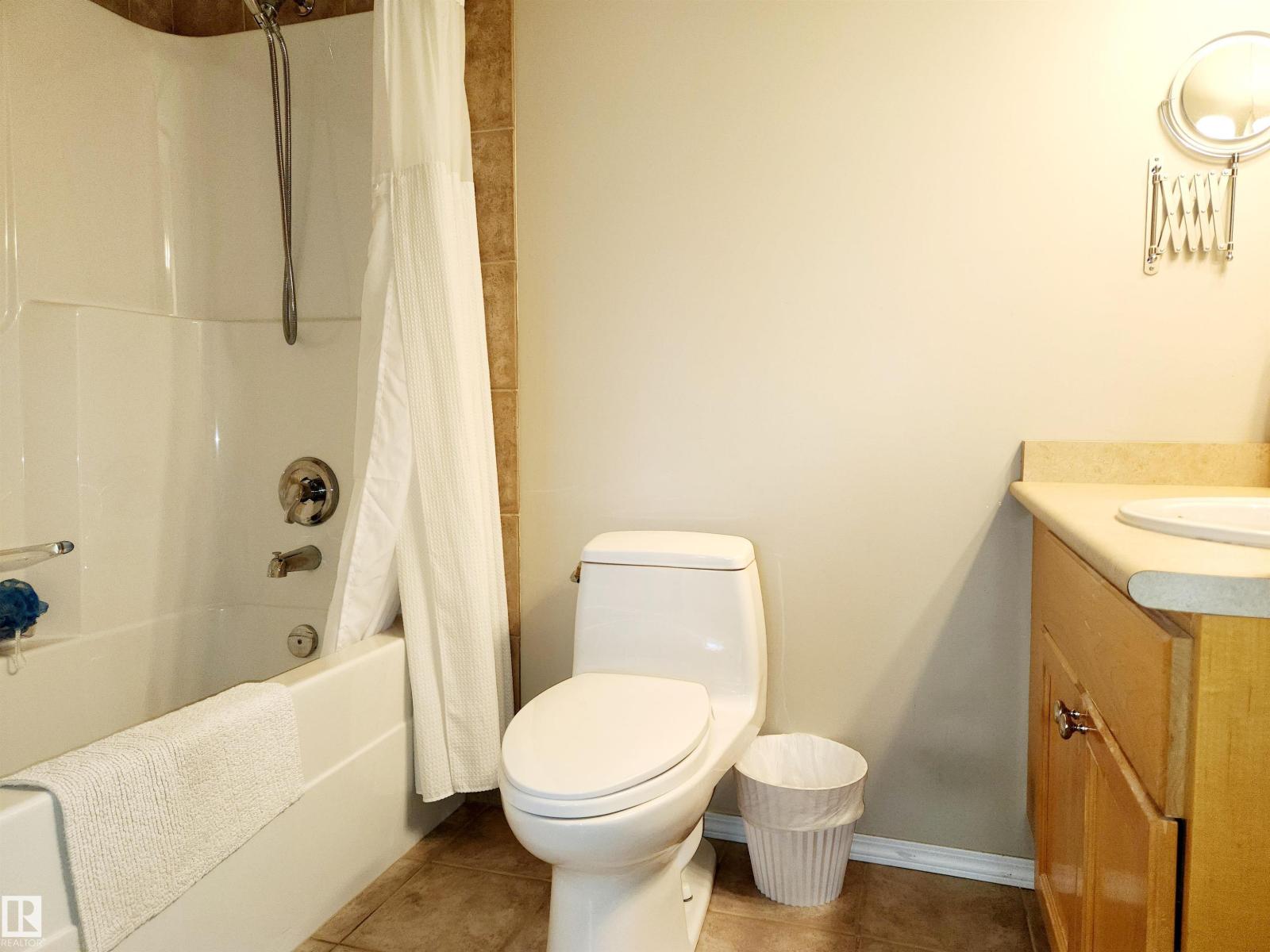 Photo 23 of 20 211 Blackburn E Sw, Edmonton AB