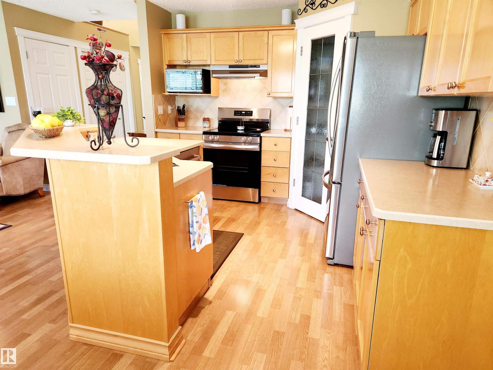 Photo 6 of 20 211 Blackburn E Sw, Edmonton AB