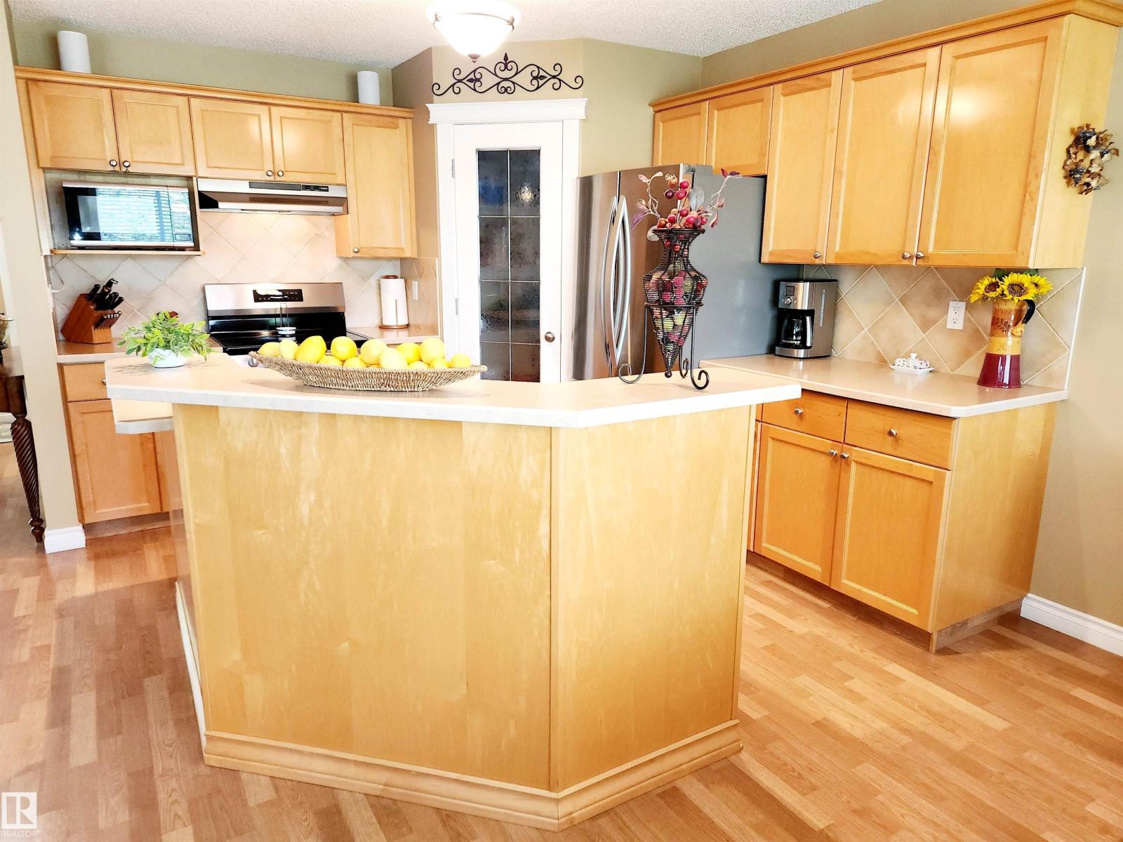 Photo 5 of 20 211 Blackburn E Sw, Edmonton AB