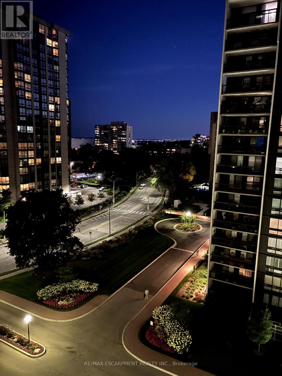Photo 31 of 903 2175 Marine Drive, Oakville ON