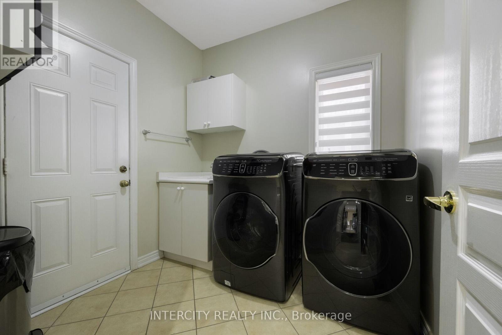 Photo 27 of 41 Tappet Drive, Brampton ON