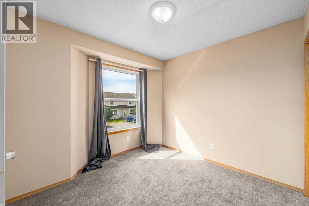 Photo 13 of 1008 Eagleview Place Nw, High River AB