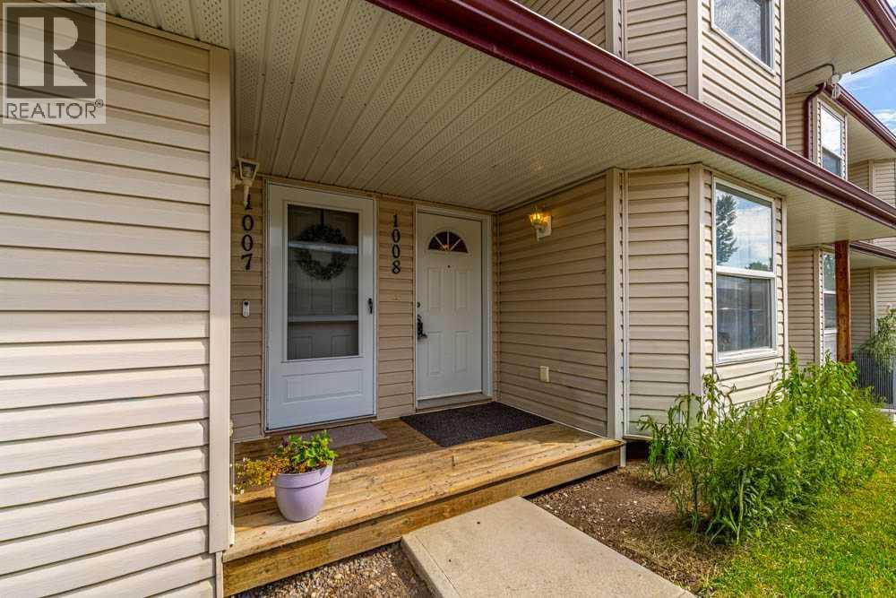 Photo 2 of 1008 Eagleview Place Nw, High River AB