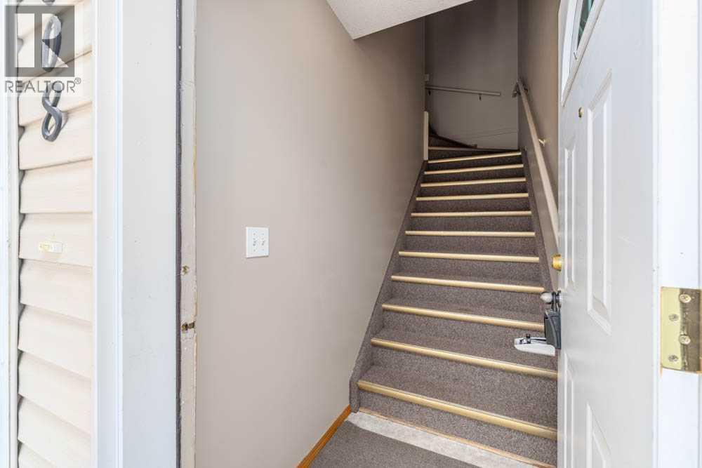 Photo 3 of 1008 Eagleview Place Nw, High River AB