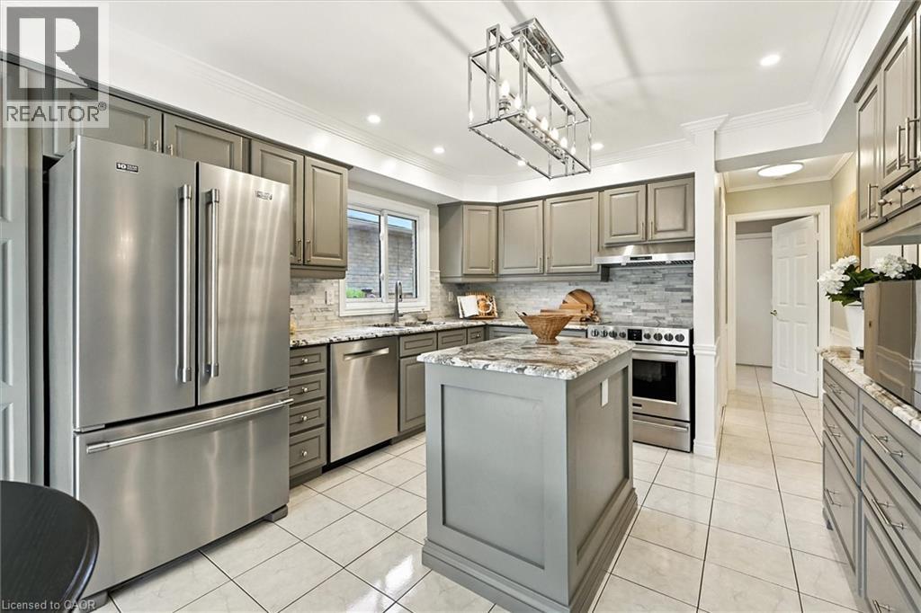 Photo 14 of 10 Yorkview Place, Dundas ON