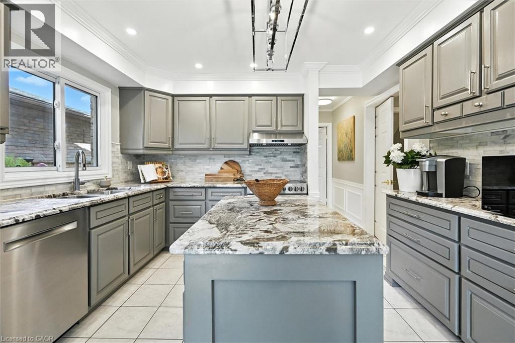 Photo 15 of 10 Yorkview Place, Dundas ON