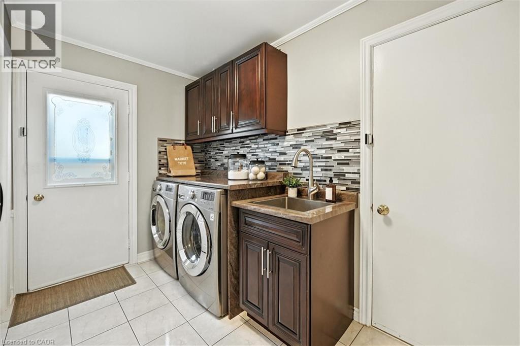 Photo 20 of 10 Yorkview Place, Dundas ON