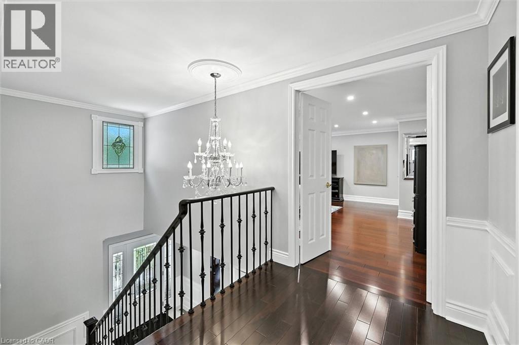 Photo 21 of 10 Yorkview Place, Dundas ON