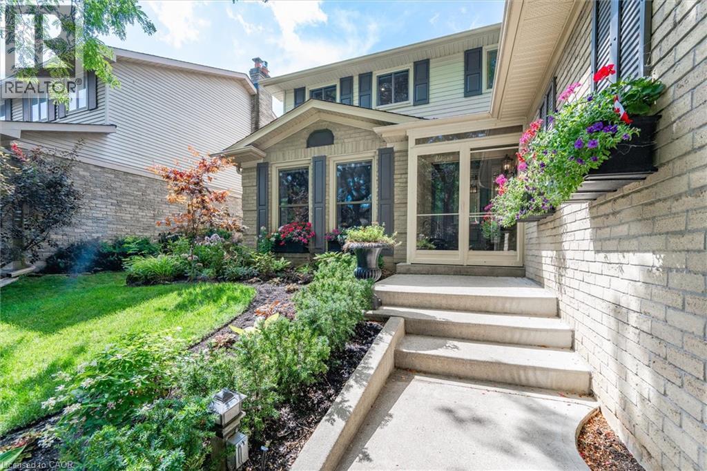 Photo 3 of 10 Yorkview Place, Dundas ON