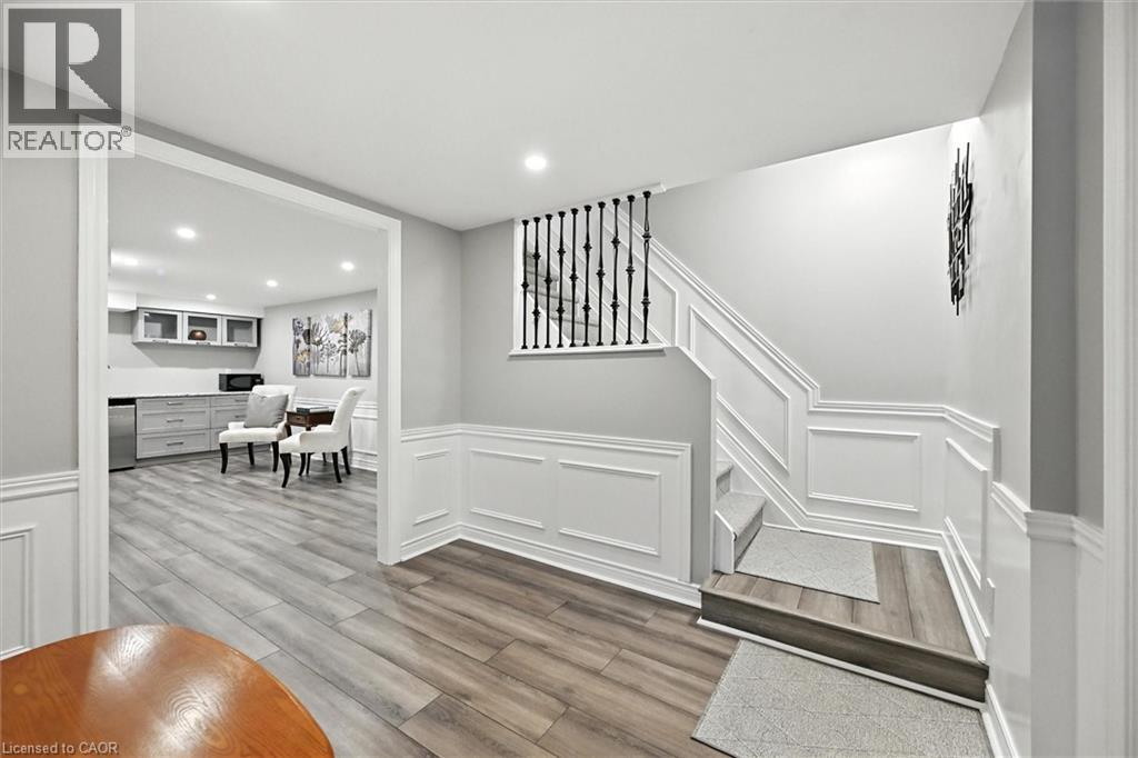 Photo 31 of 10 Yorkview Place, Dundas ON