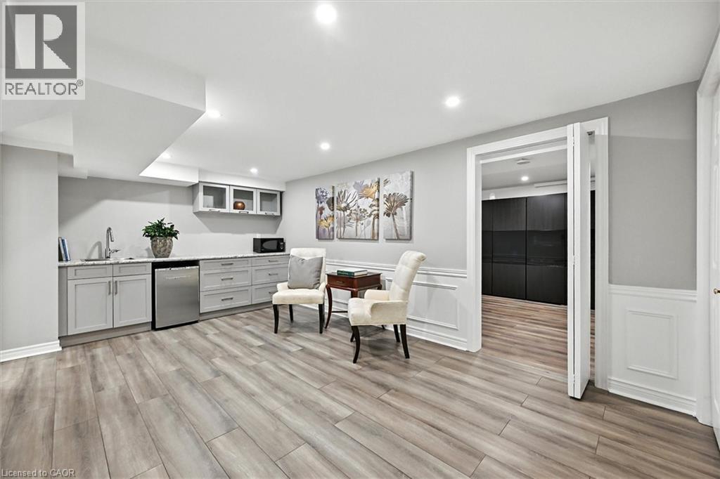 Photo 32 of 10 Yorkview Place, Dundas ON
