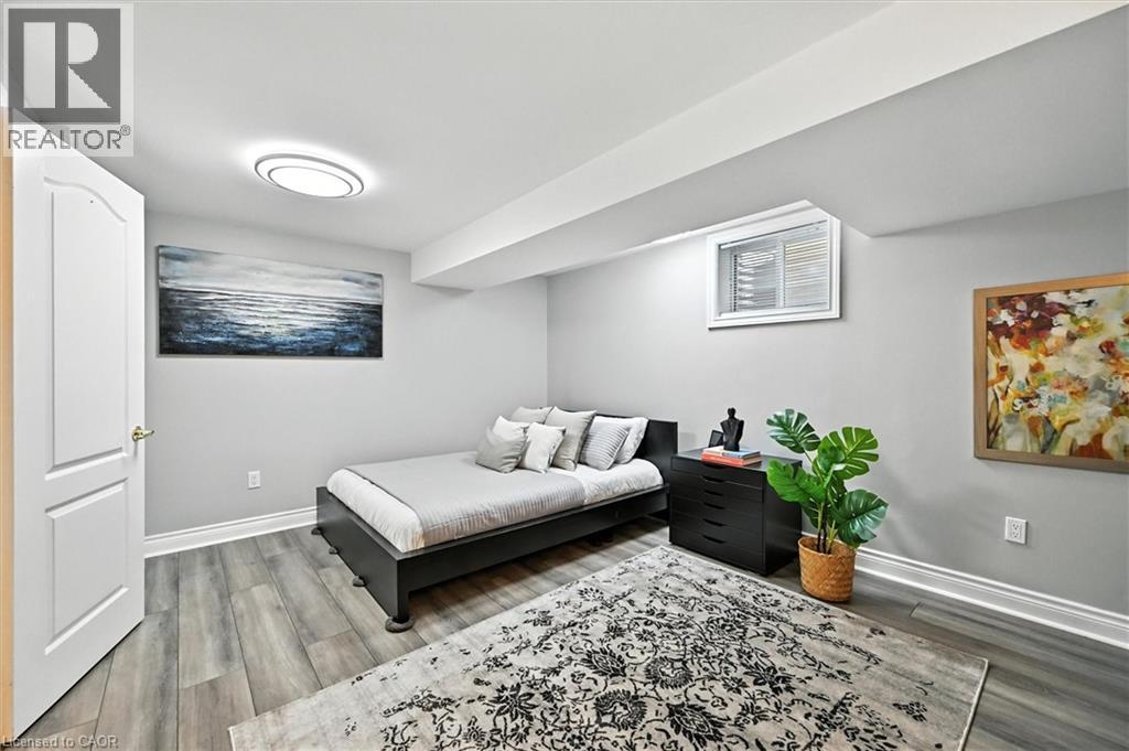 Photo 34 of 10 Yorkview Place, Dundas ON