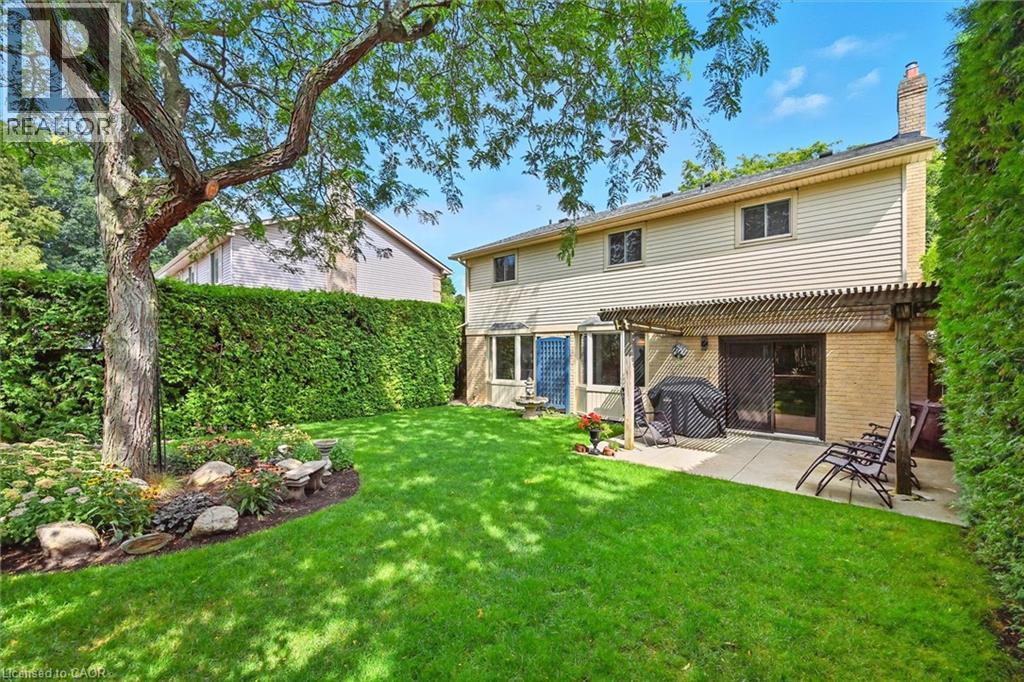 Photo 39 of 10 Yorkview Place, Dundas ON