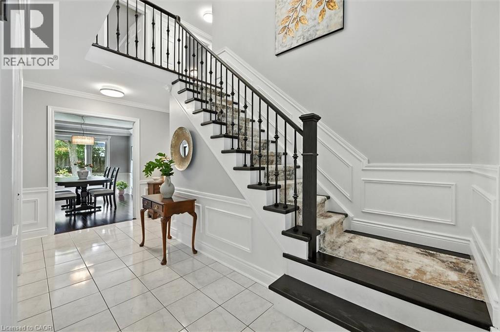Photo 5 of 10 Yorkview Place, Dundas ON