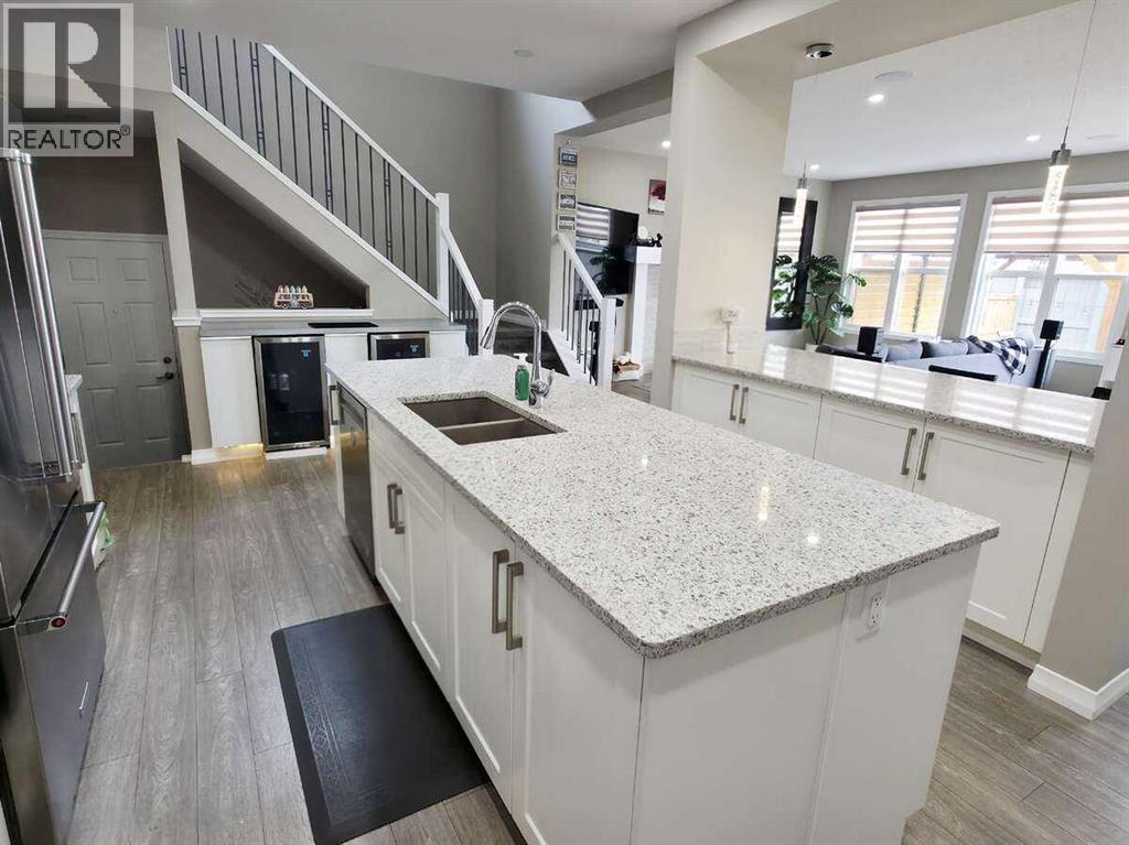 Photo 9 of 238 Kingfisher Crescent Se, Airdrie AB