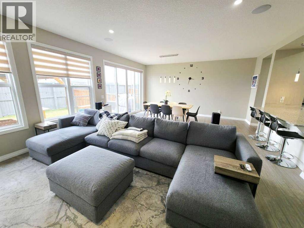Photo 18 of 238 Kingfisher Crescent Se, Airdrie AB