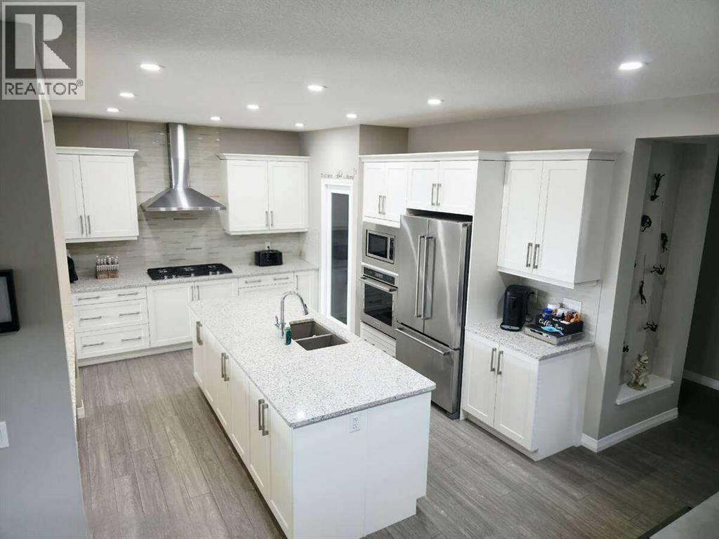Photo 15 of 238 Kingfisher Crescent Se, Airdrie AB