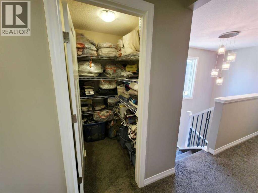 Photo 23 of 238 Kingfisher Crescent Se, Airdrie AB