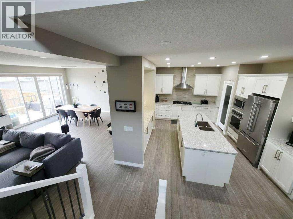 Photo 16 of 238 Kingfisher Crescent Se, Airdrie AB