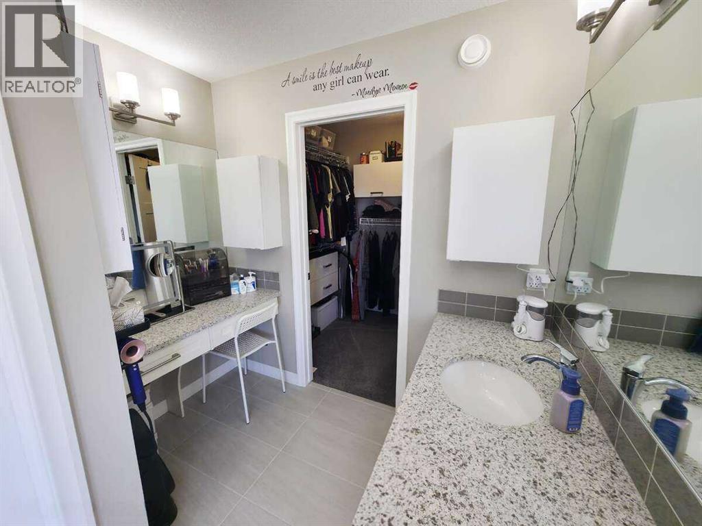 Photo 35 of 238 Kingfisher Crescent Se, Airdrie AB