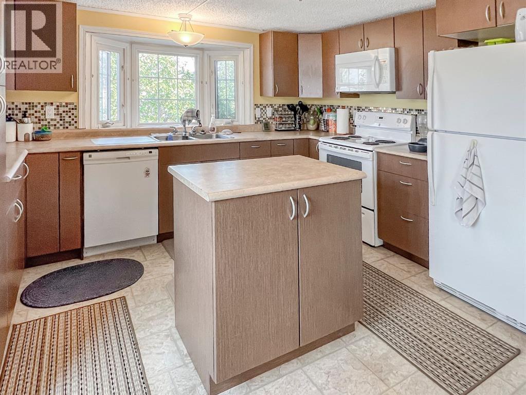 Photo 3 of 9617 122 Avenue, Grande Prairie AB