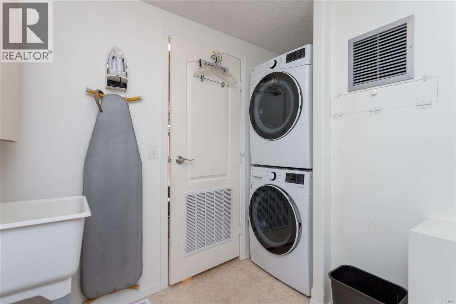 8250 Price Rd, Youbou
