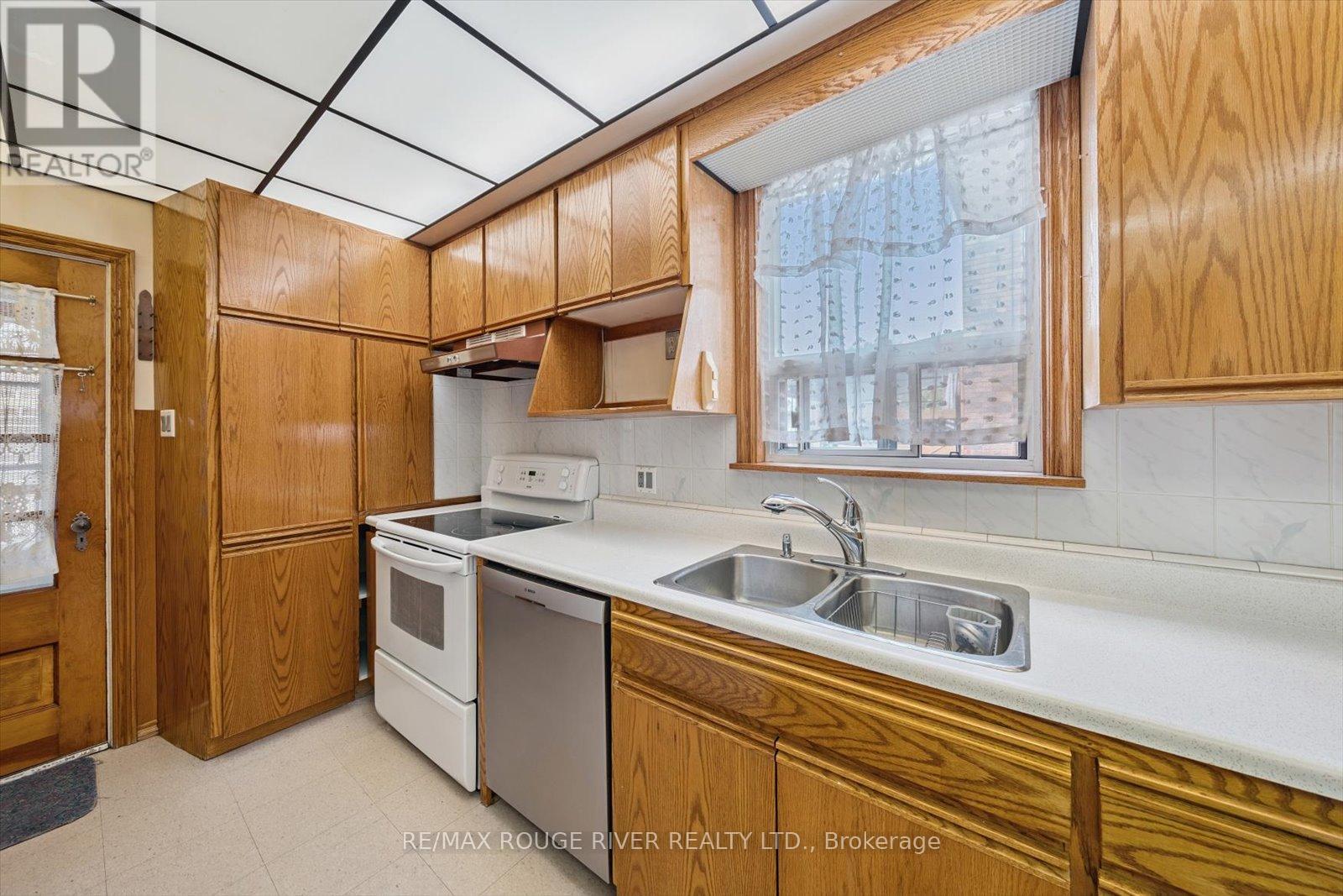 Photo 21 of 424 Oakwood Avenue, Toronto ON