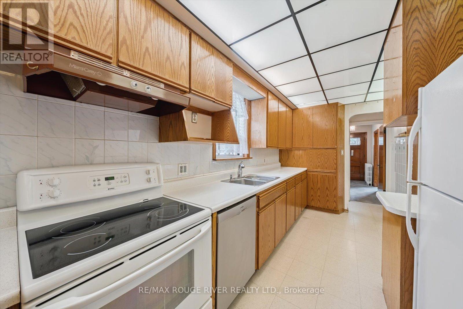 Photo 22 of 424 Oakwood Avenue, Toronto ON