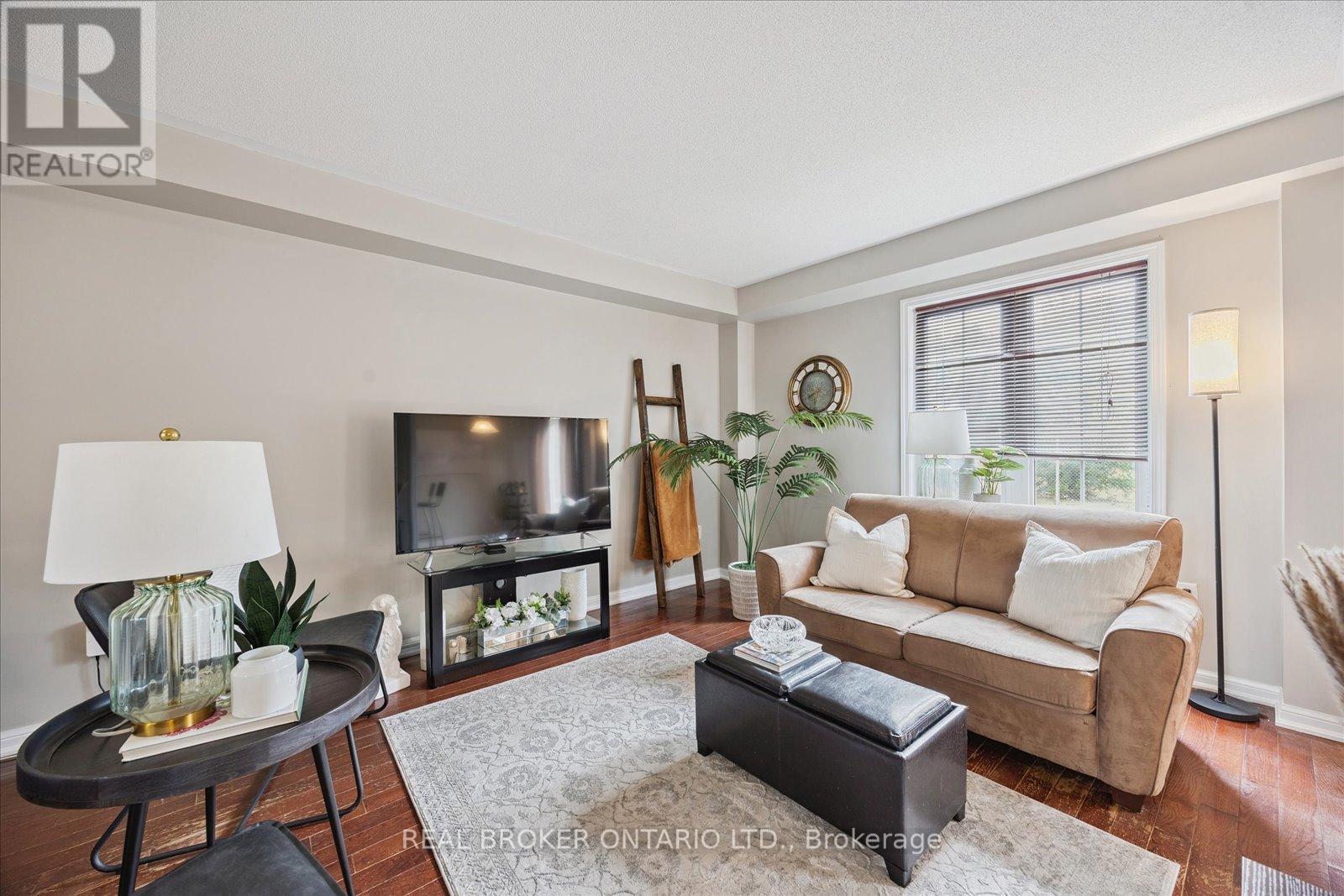Photo 10 of 26 Crockett Place, Clarington ON