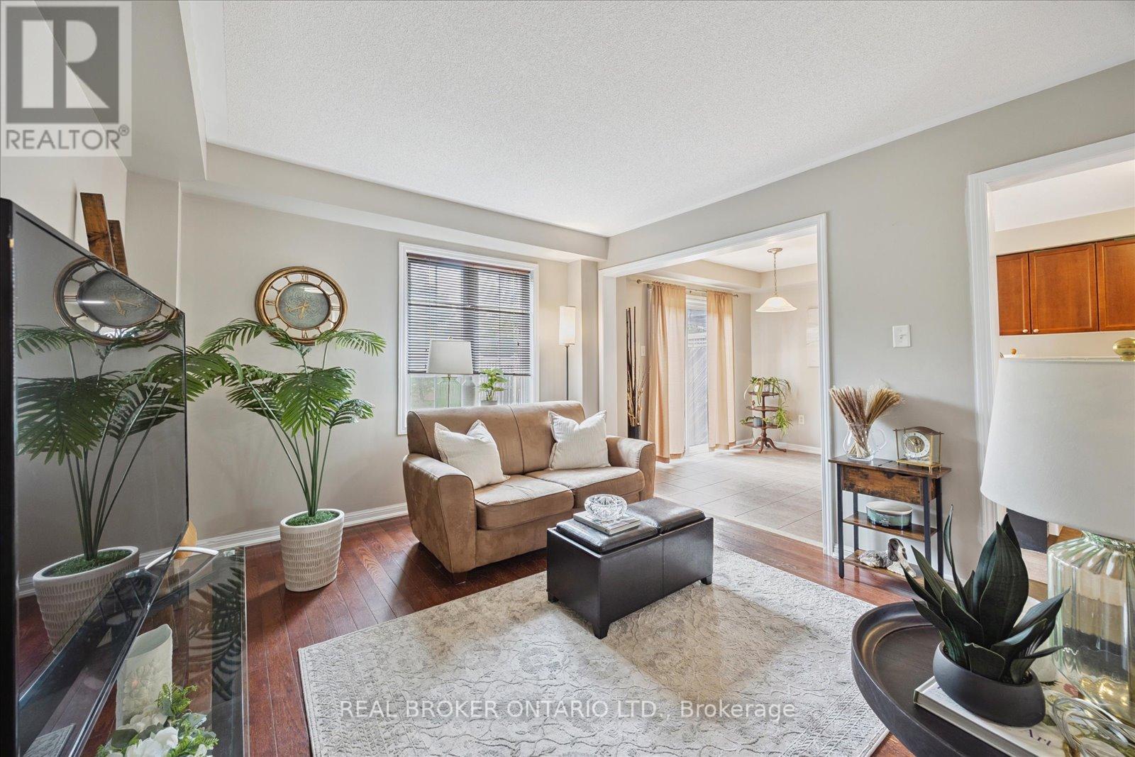 Photo 11 of 26 Crockett Place, Clarington ON