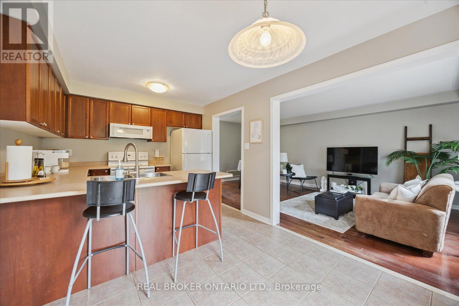 Photo 14 of 26 Crockett Place, Clarington ON
