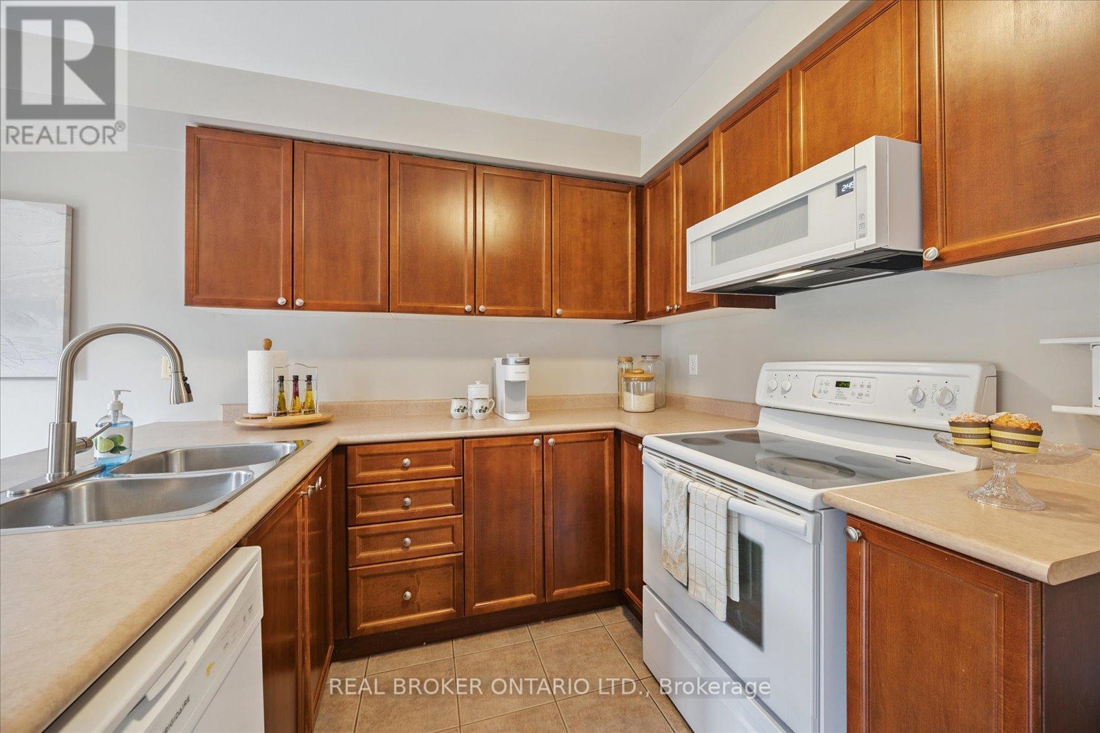 Photo 18 of 26 Crockett Place, Clarington ON