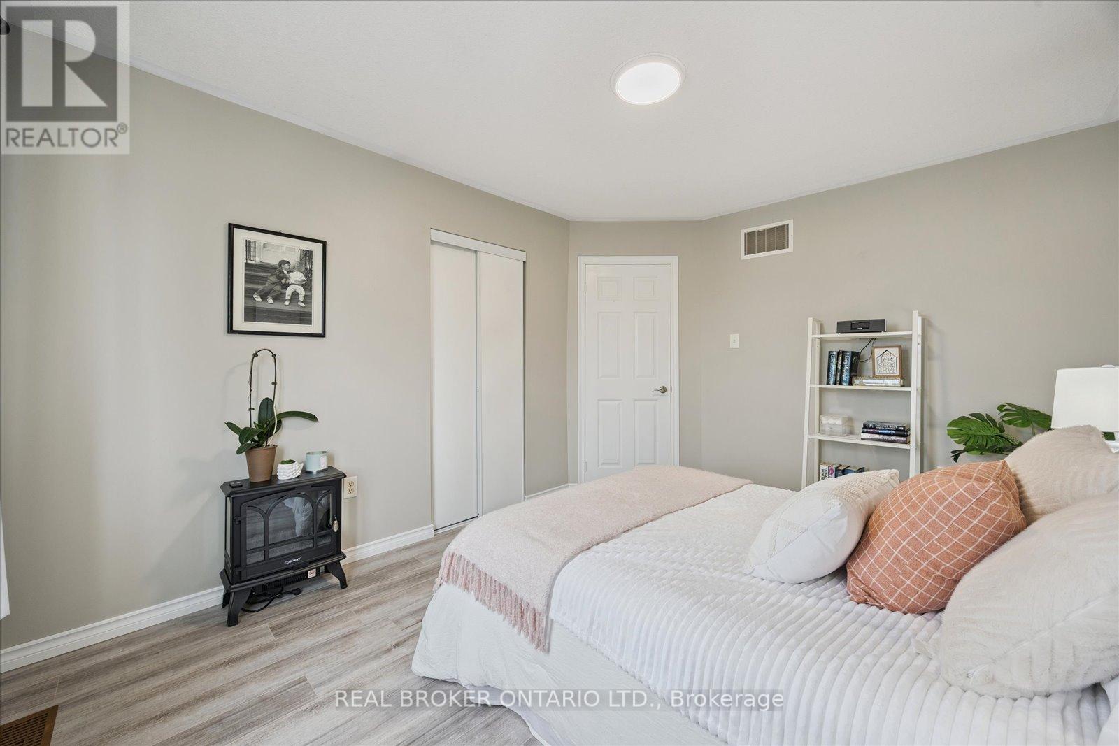 Photo 28 of 26 Crockett Place, Clarington ON