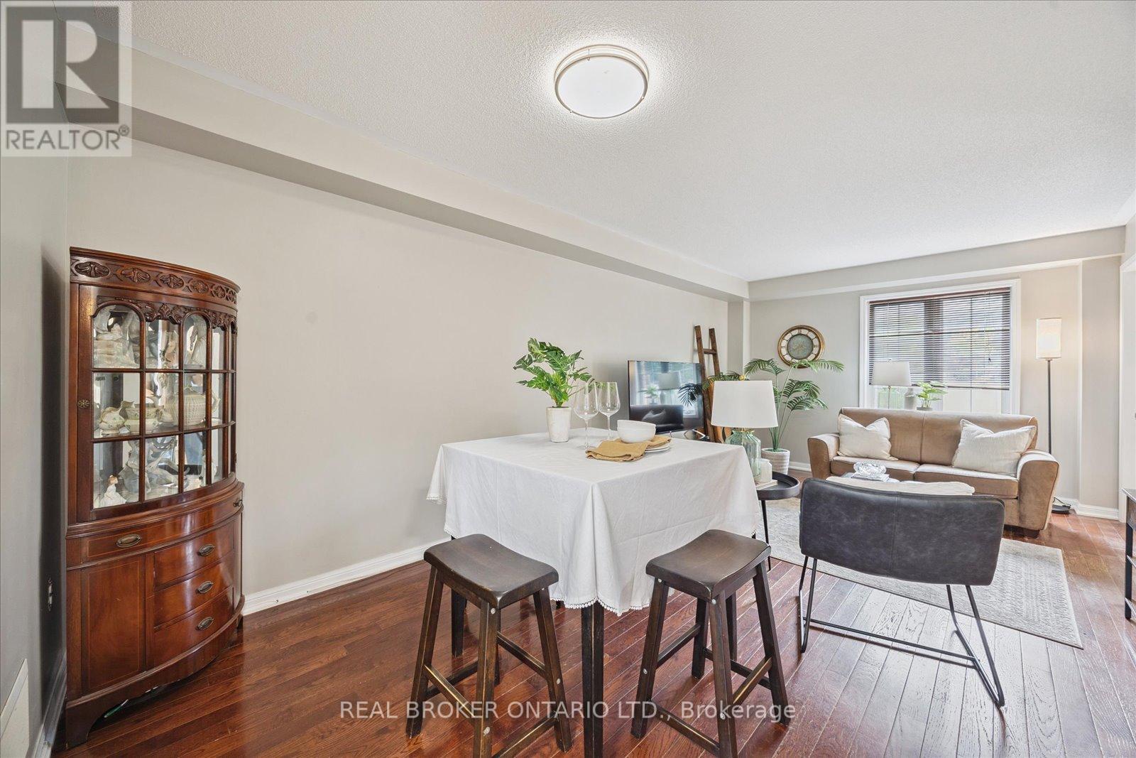 Photo 8 of 26 Crockett Place, Clarington ON