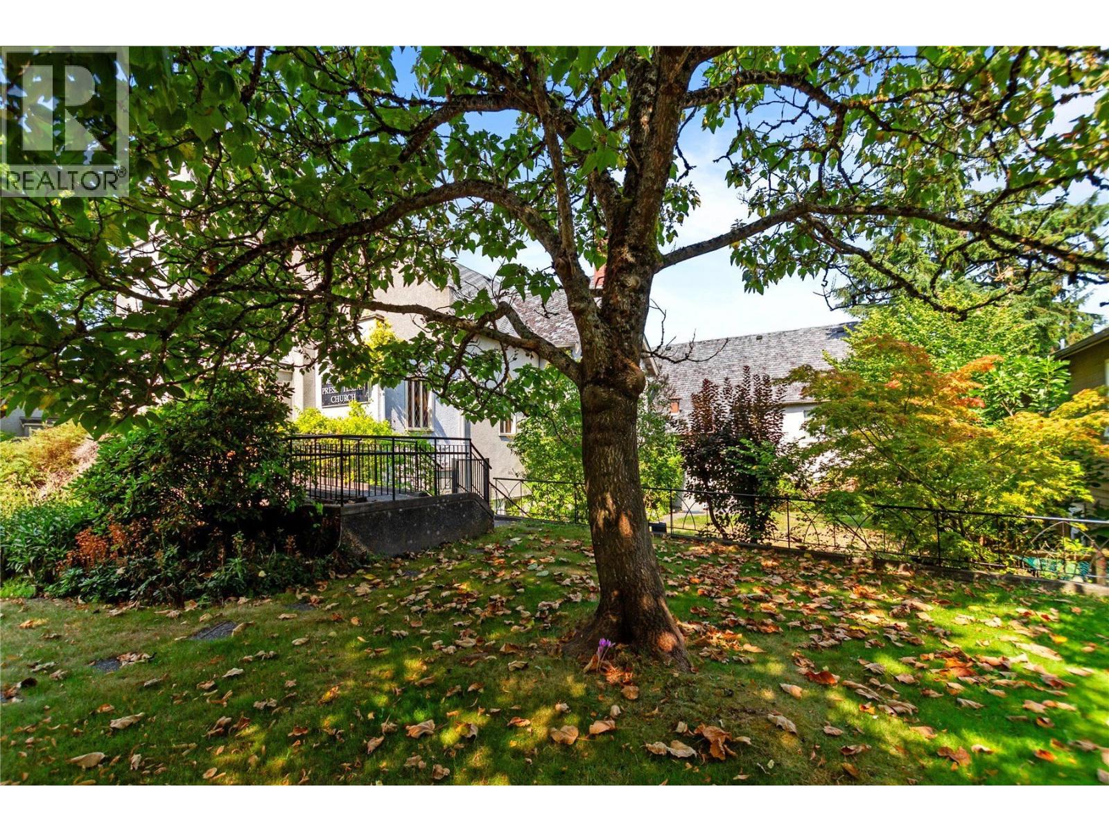 Photo 6 of 4397 W 12 Th Avenue, Vancouver BC