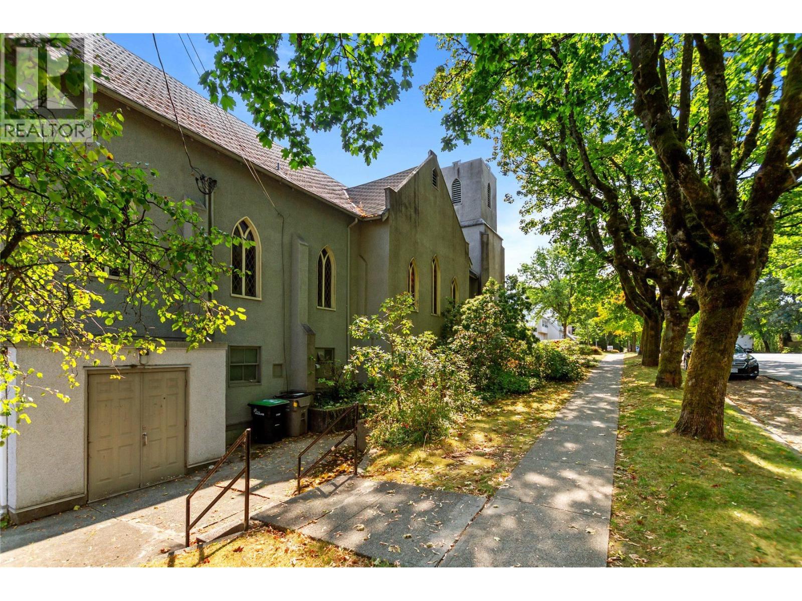 Photo 4 of 4397 W 12 Th Avenue, Vancouver BC