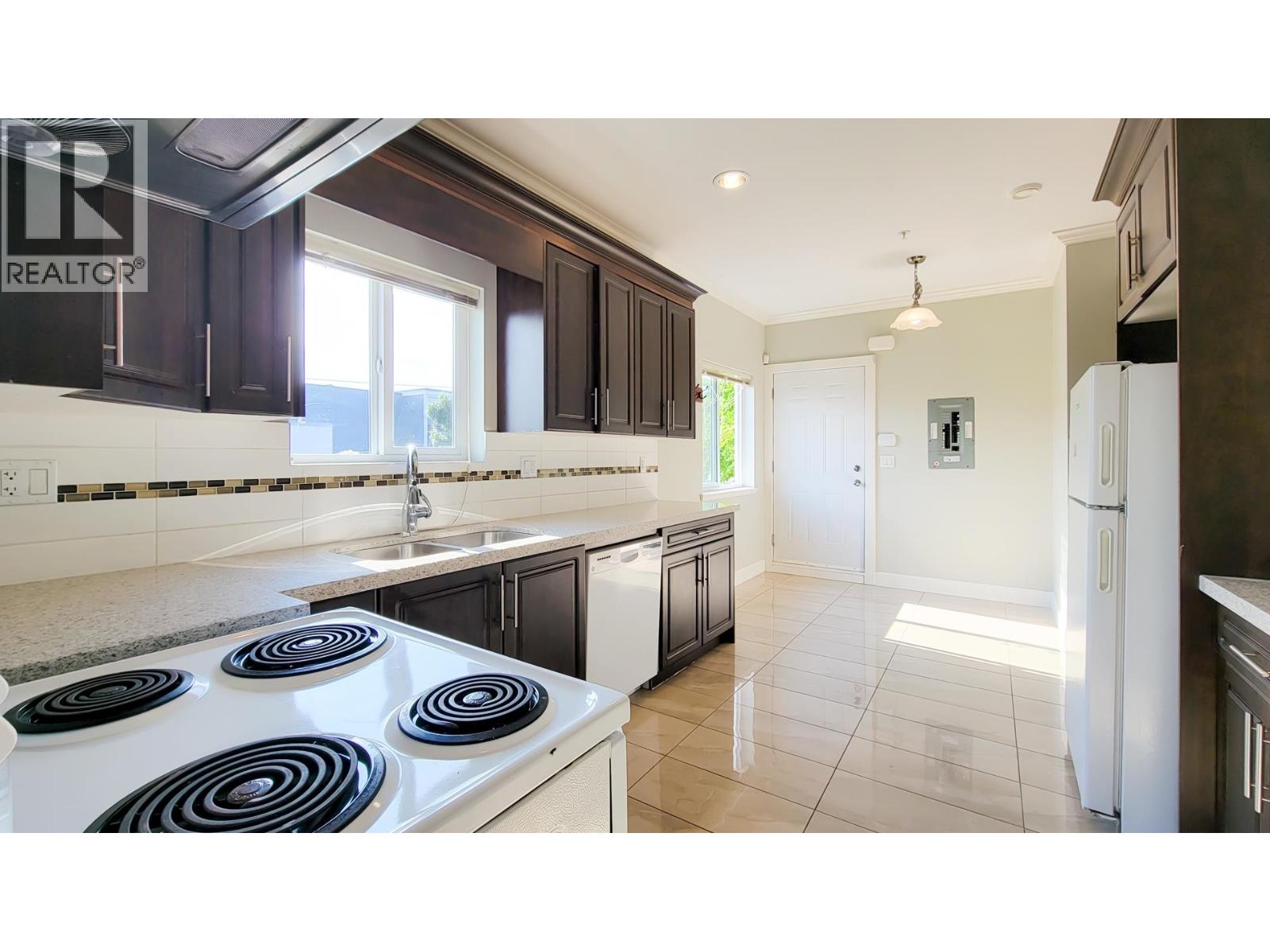 Photo 9 of 3096 E 26th Avenue, Vancouver BC
