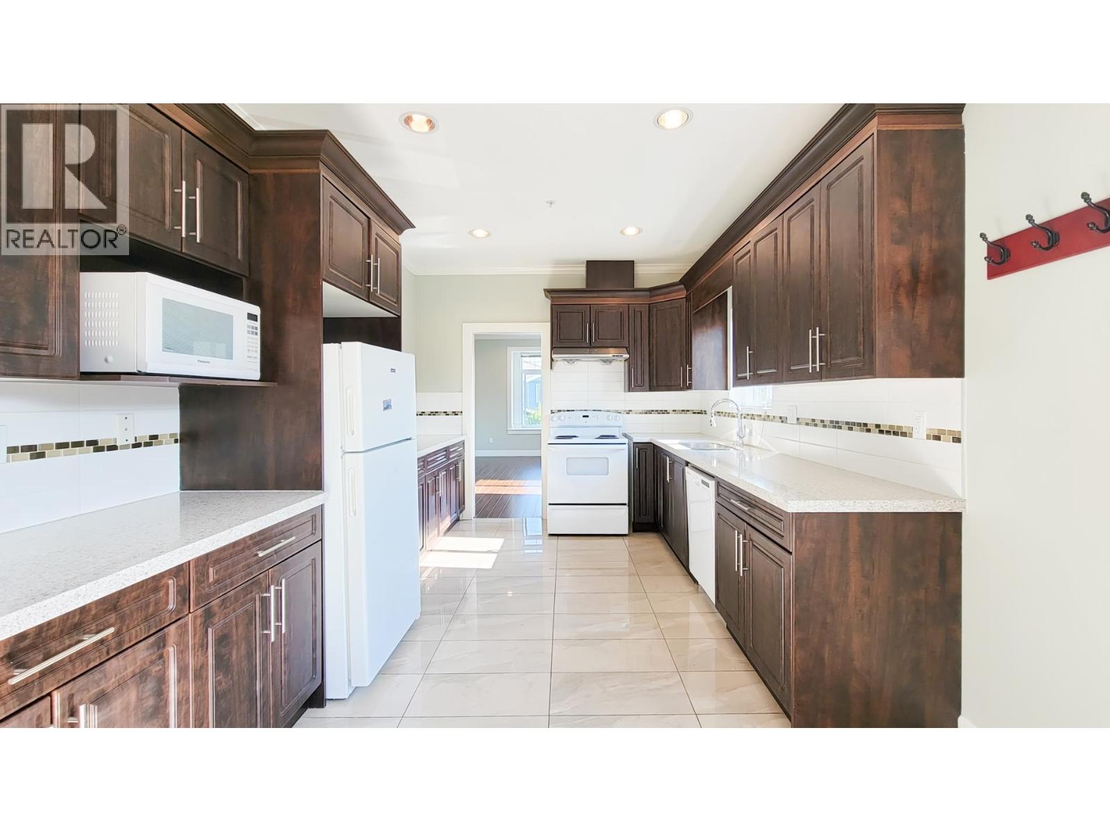 Photo 10 of 3096 E 26th Avenue, Vancouver BC