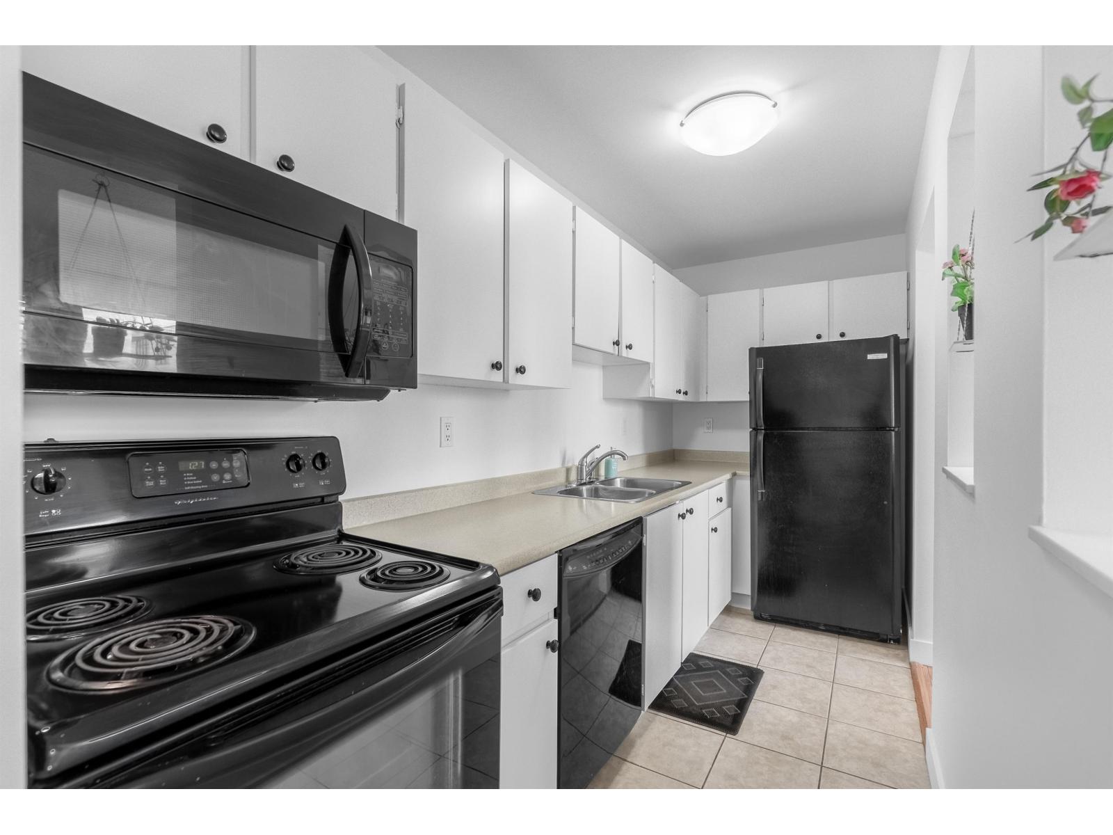 Photo 11 of 308 5664 200 Street, Langley BC