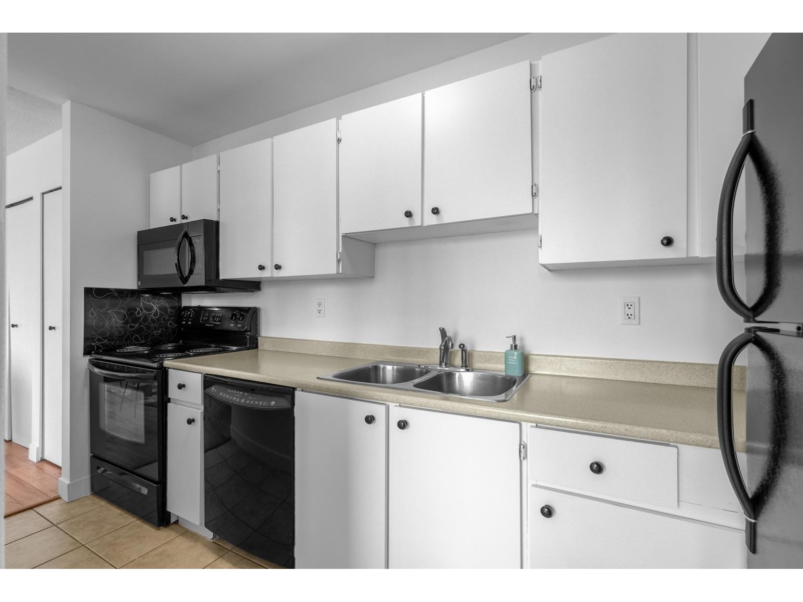 Photo 10 of 308 5664 200 Street, Langley BC