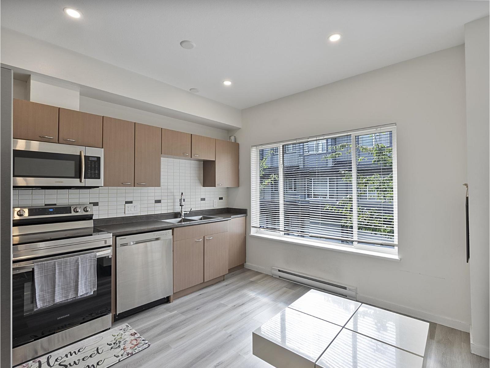 Photo 4 of 14 18701 66 Avenue, Surrey BC