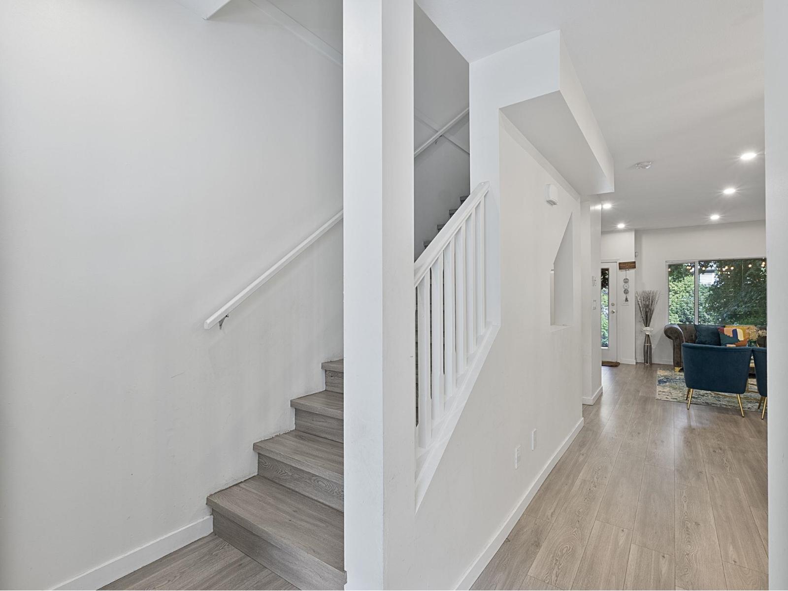 Photo 6 of 14 18701 66 Avenue, Surrey BC
