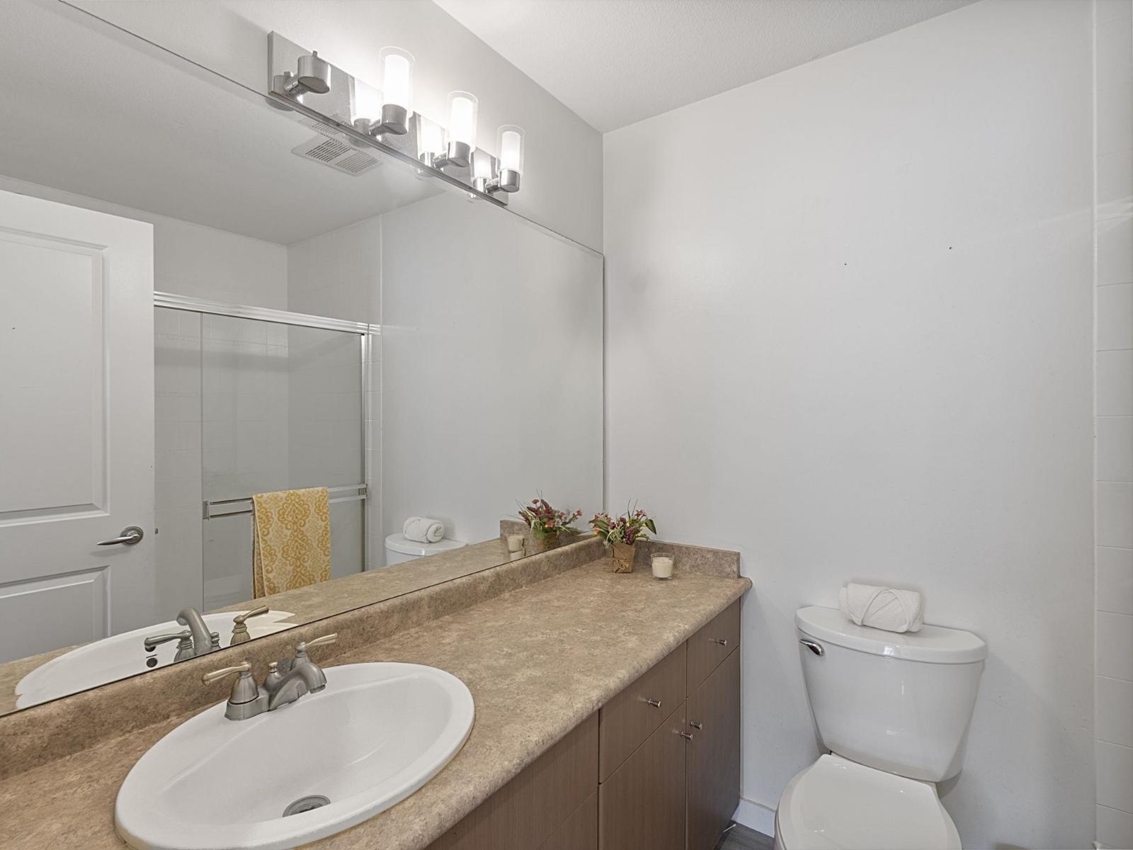 Photo 9 of 14 18701 66 Avenue, Surrey BC