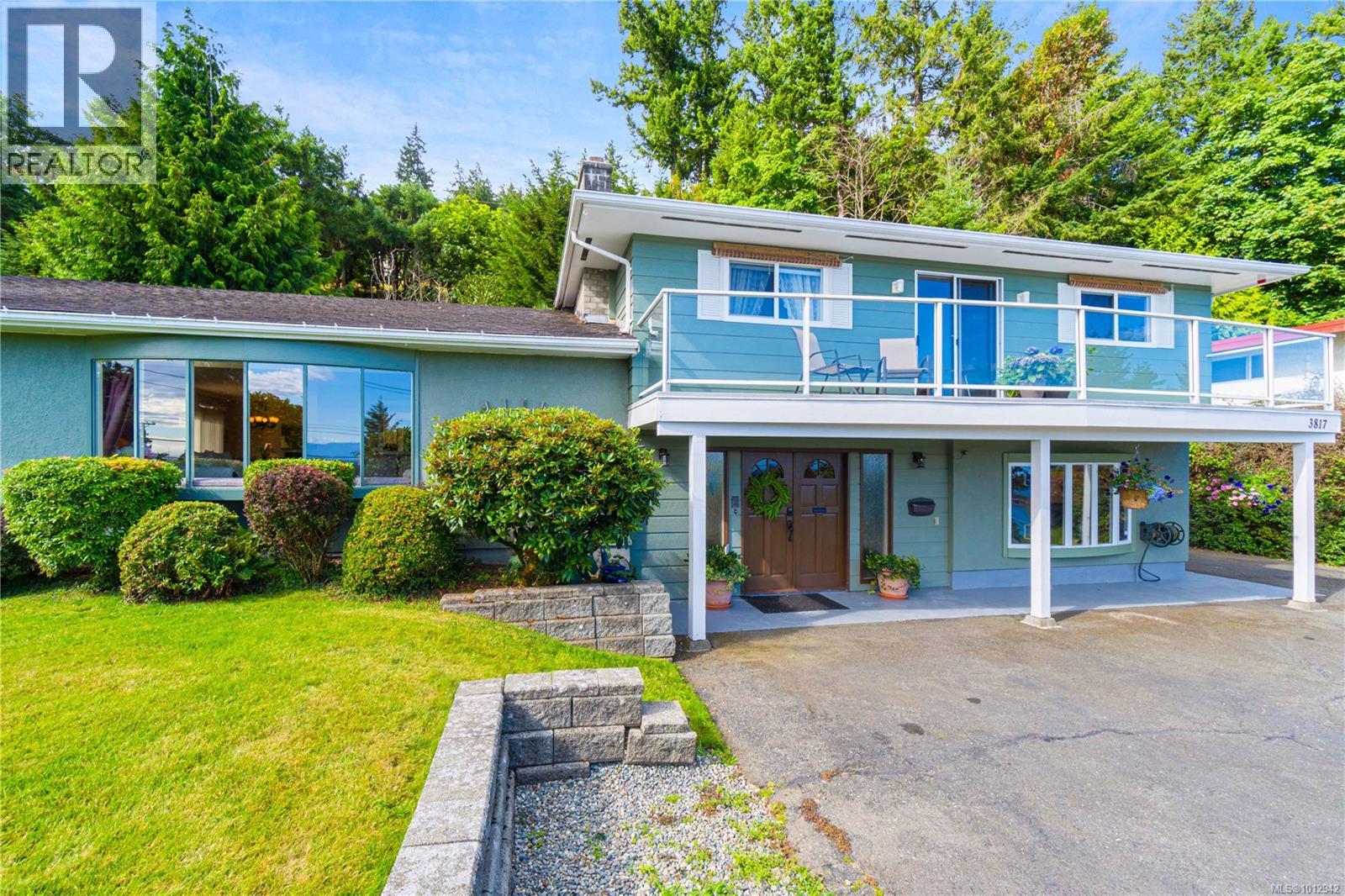 Photo 1 of 3817 Hammond Bay Rd, Nanaimo BC