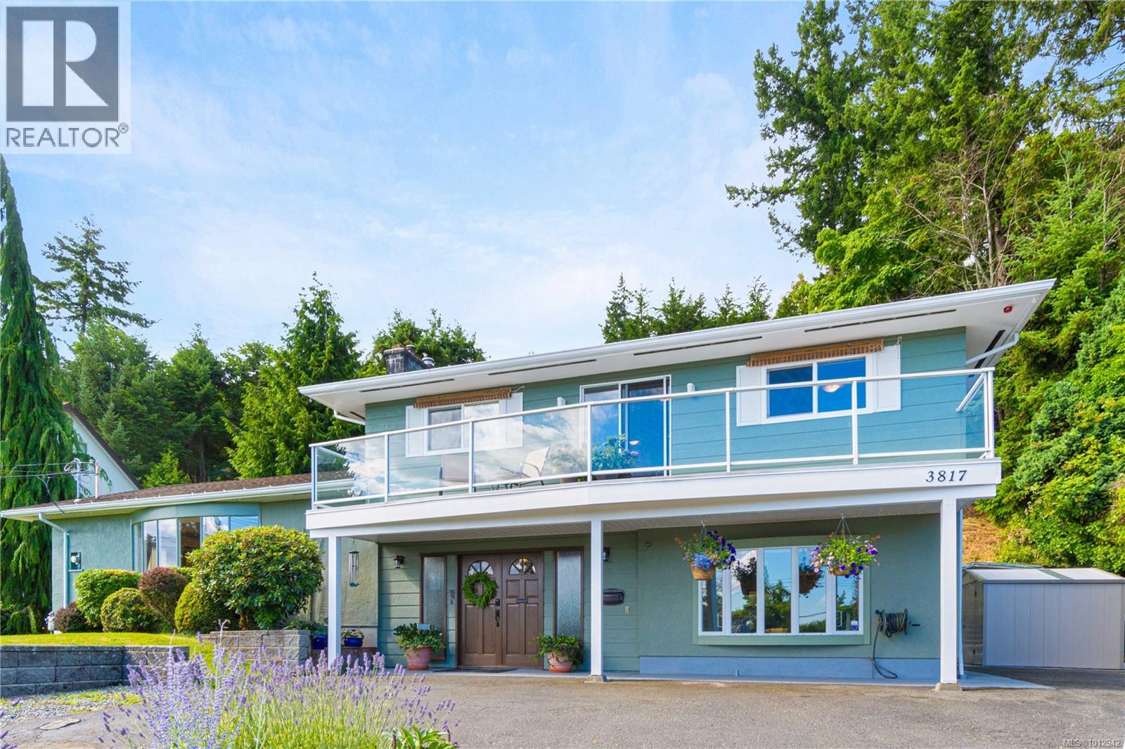 Photo 2 of 3817 Hammond Bay Rd, Nanaimo BC