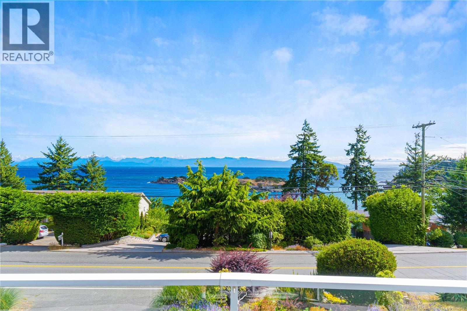 Photo 3 of 3817 Hammond Bay Rd, Nanaimo BC